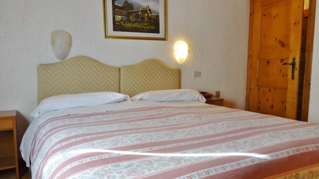Hotel Piccolo Mondo ボルミオ エクステリア 写真
