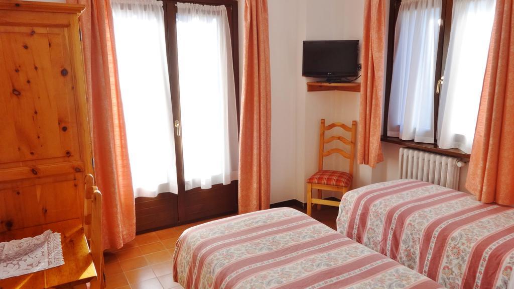 Hotel Piccolo Mondo ボルミオ エクステリア 写真