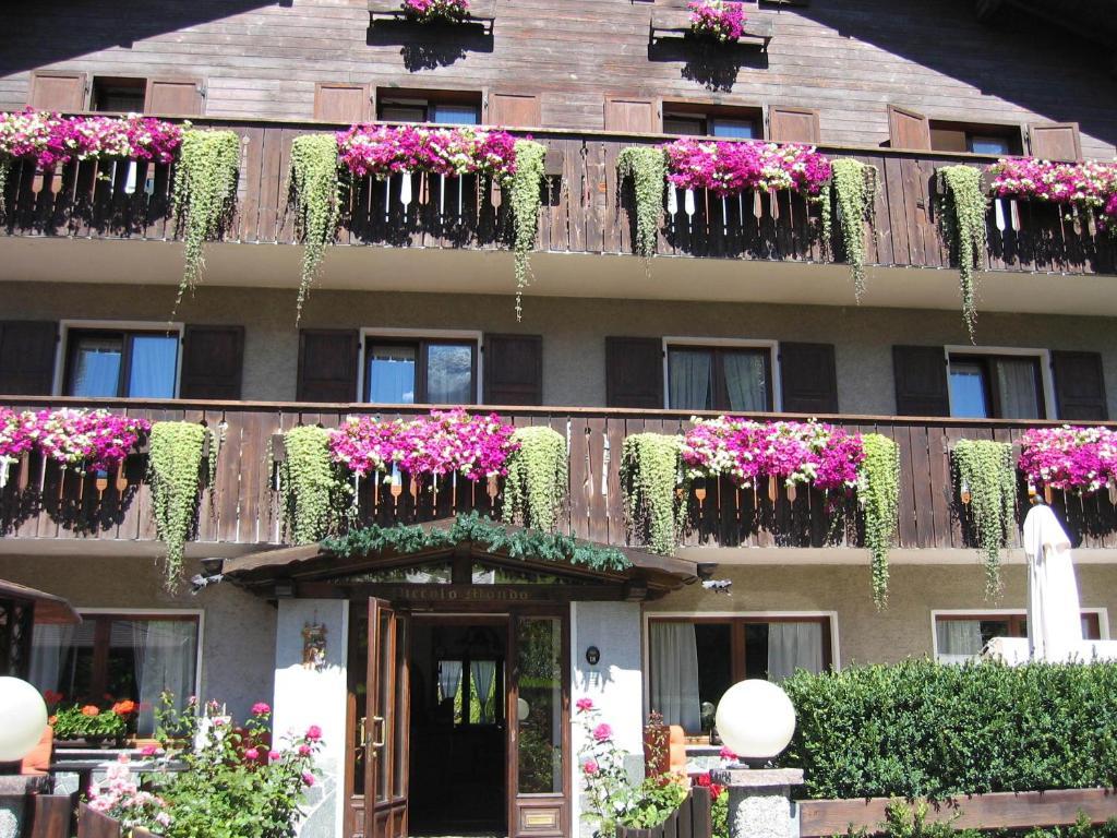 Hotel Piccolo Mondo ボルミオ エクステリア 写真
