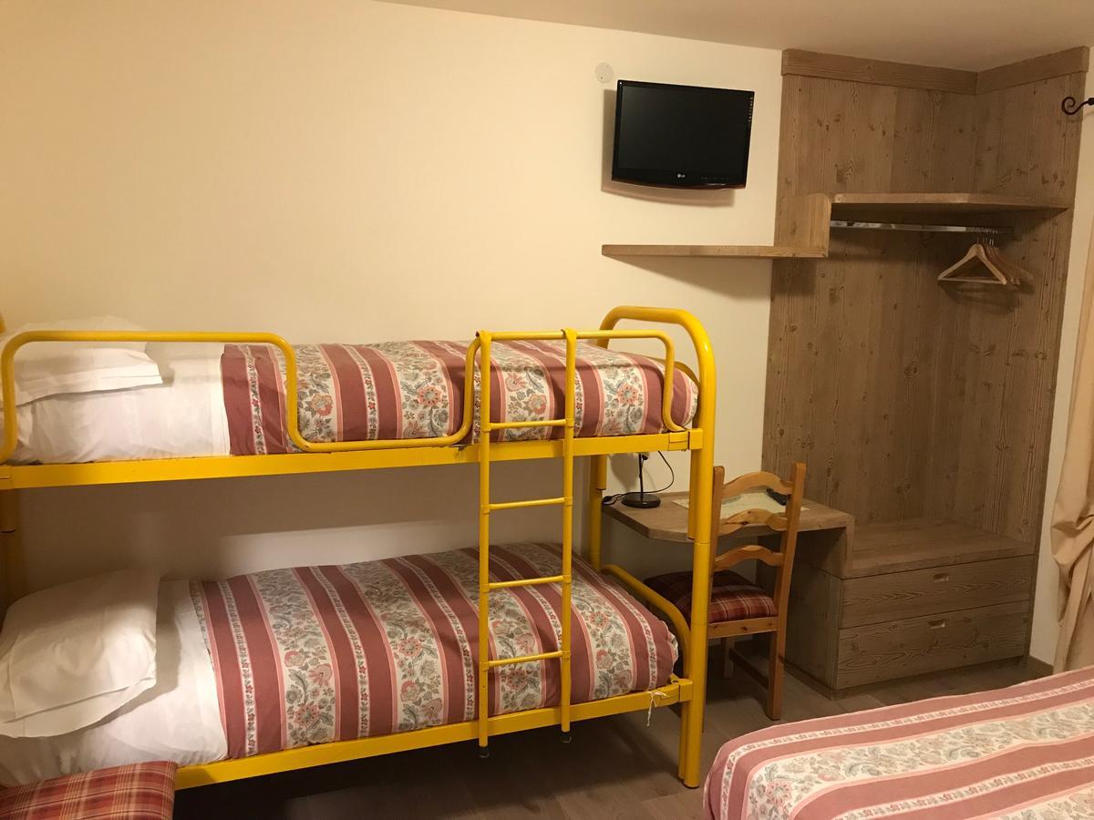 Hotel Piccolo Mondo ボルミオ エクステリア 写真