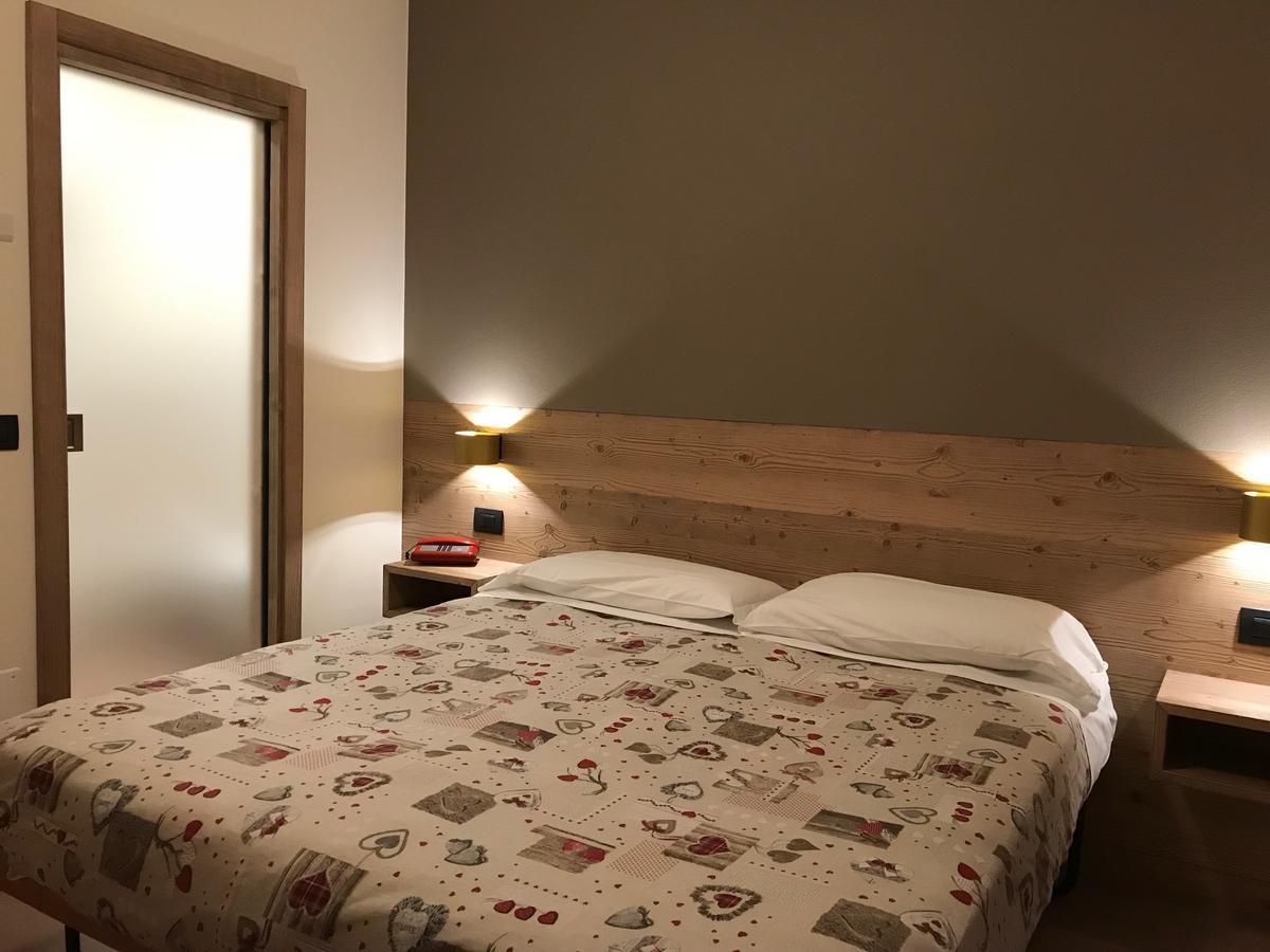 Hotel Piccolo Mondo ボルミオ エクステリア 写真