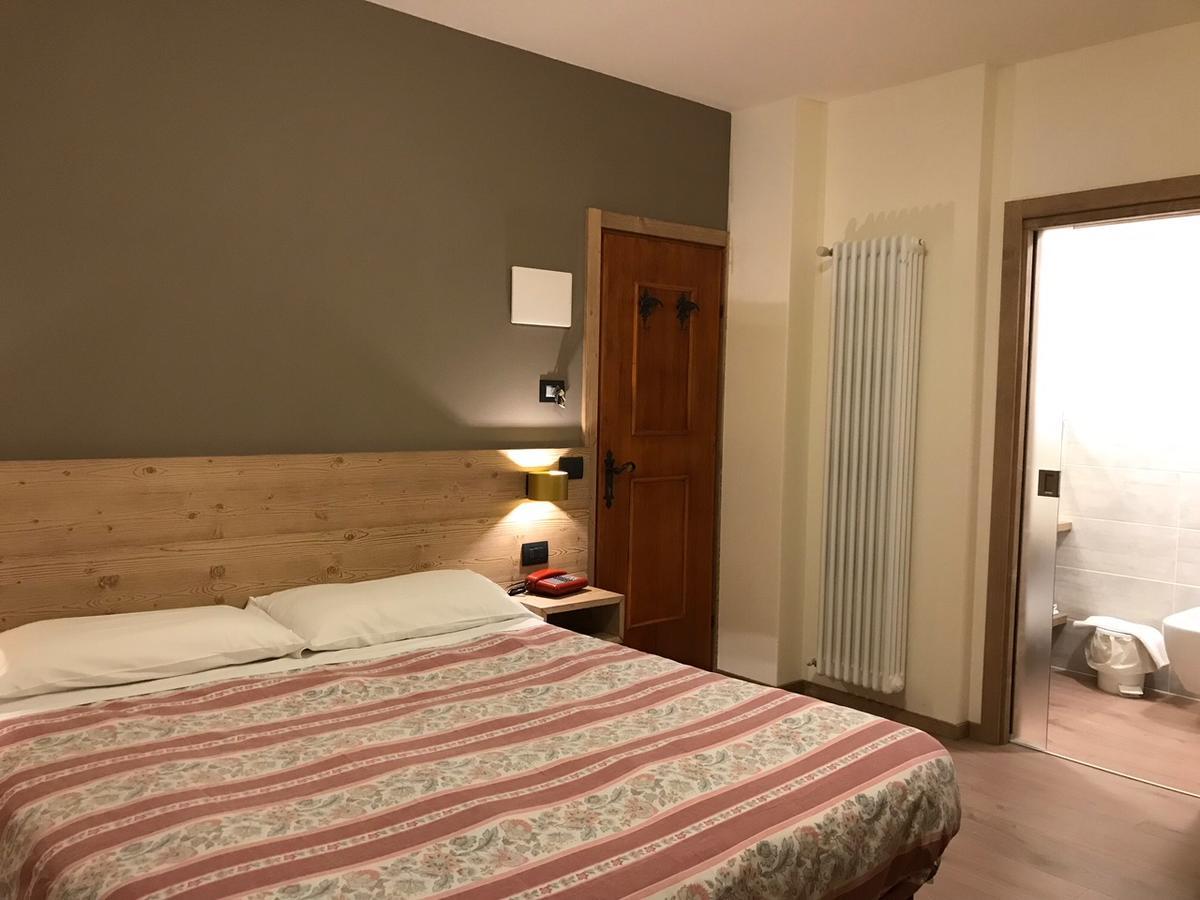Hotel Piccolo Mondo ボルミオ エクステリア 写真